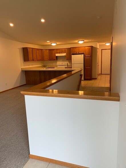 Building Photo - 1501 N Cedar Ave