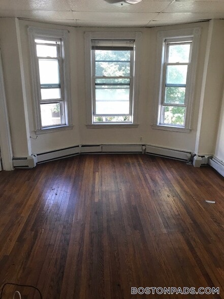 Building Photo - 20 Howell St