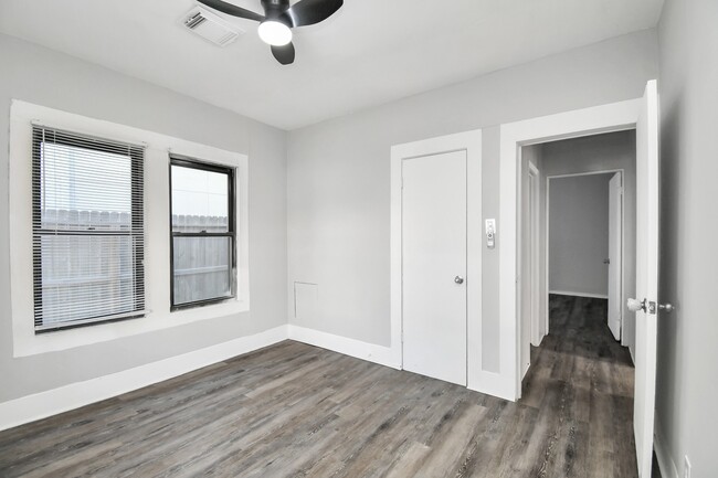 Building Photo - 1507 Laird St