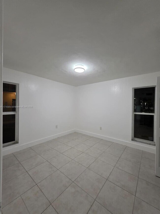 Building Photo - 8312 NE Miami Ct