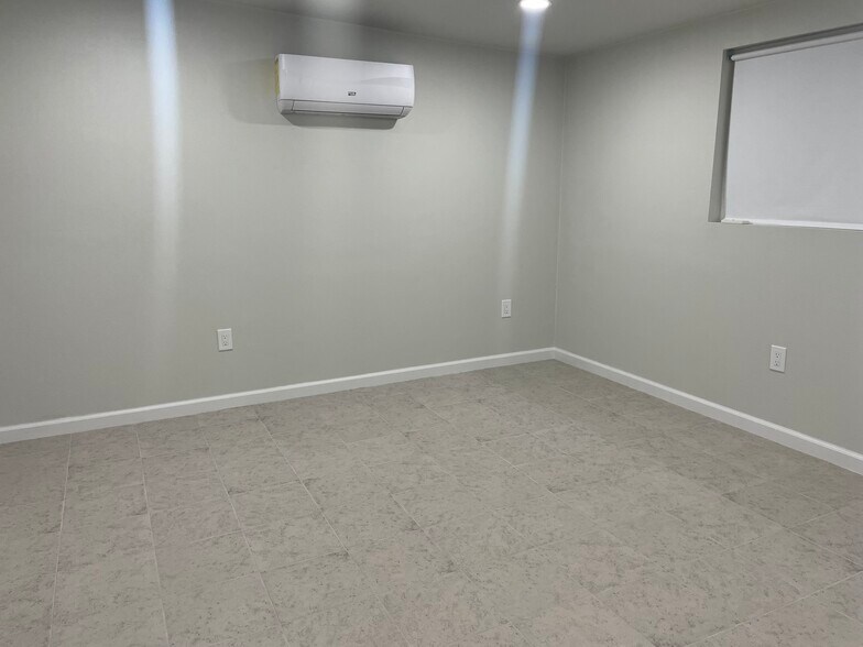 Building Photo - 23963 Lodge Dr