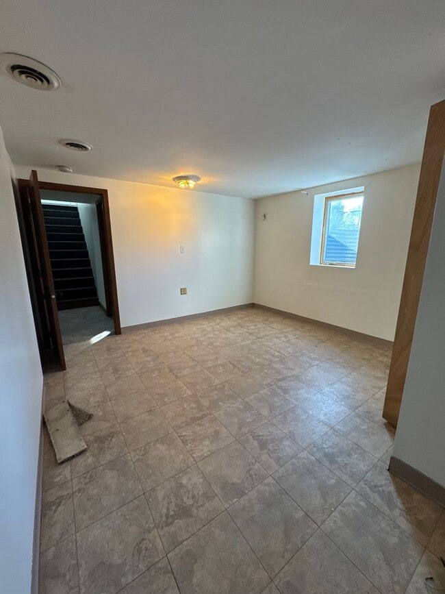 Building Photo - Single Family Home - GREAT Location - High End Finishes