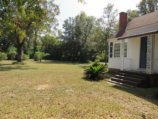 Building Photo - 1401 Brown Ave