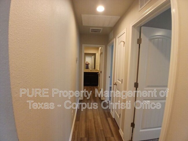 Building Photo - 7610 Rustler Ln