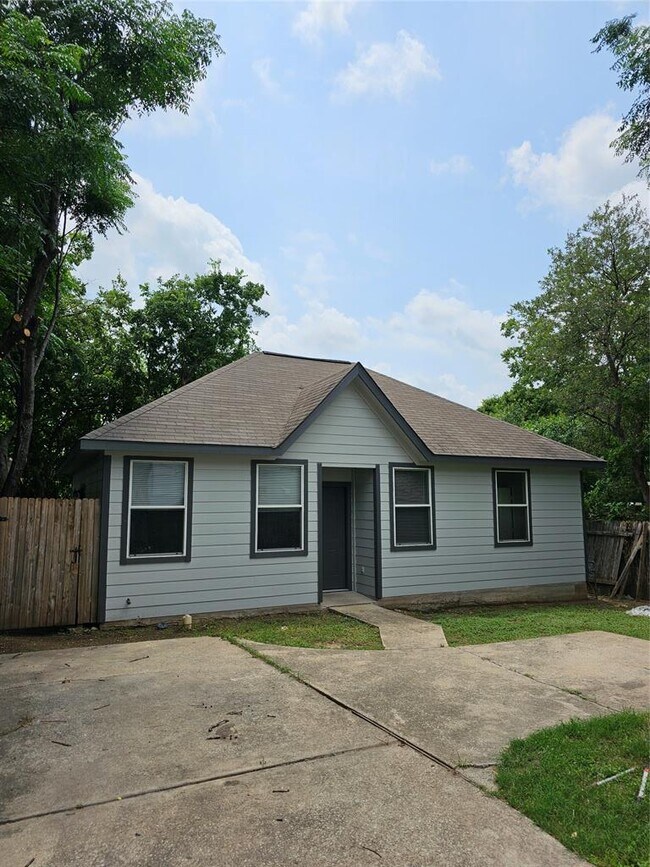 Primary Photo - 7617 Bennett Ave