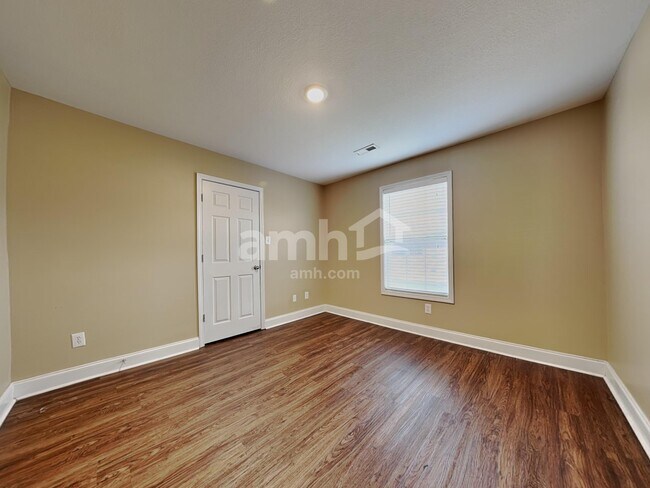 Building Photo - 5818 Rhyne Cove Ln