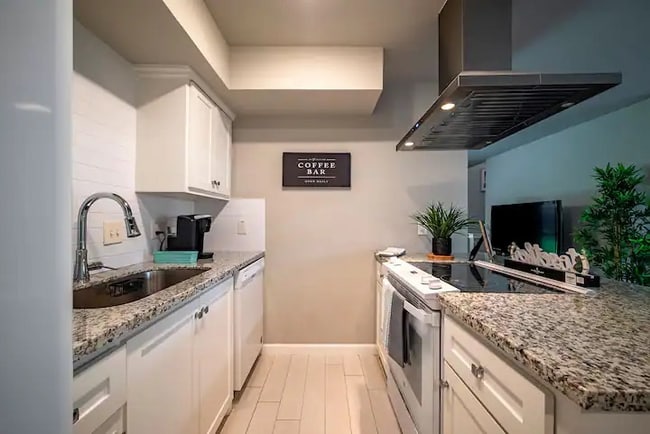 Building Photo - 9130 Vogue Ln