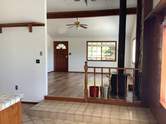 Building Photo - Sebastopol country property