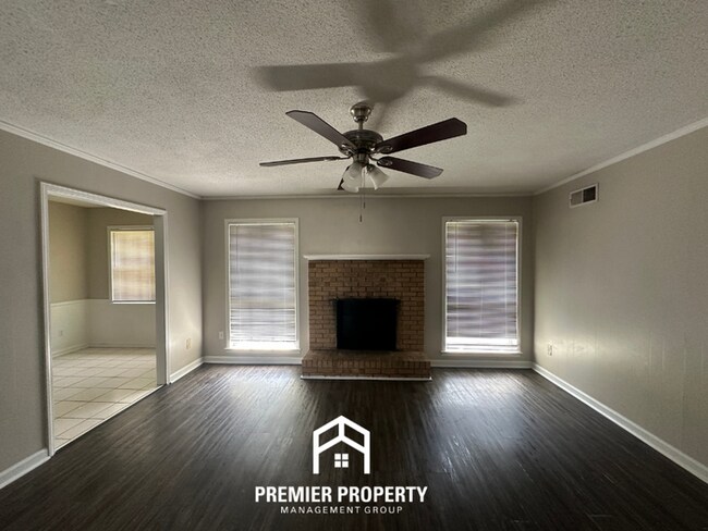 Building Photo - Gorgeous 4BR/2BA Bartlett Home with Brick Fireplace & Spacious Fenced Yard!