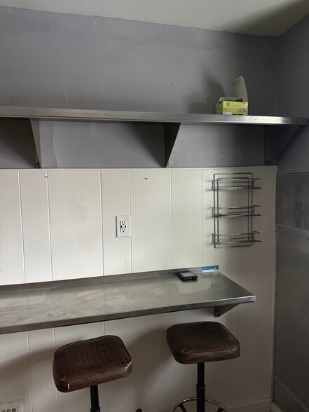 Building Photo - 604 Colvin Ave