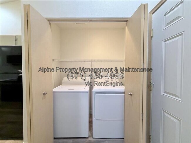 Building Photo - 10010 SW 125th Ave