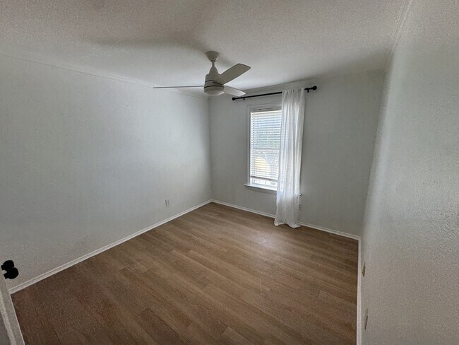 Building Photo - 5232 Goodman Dr