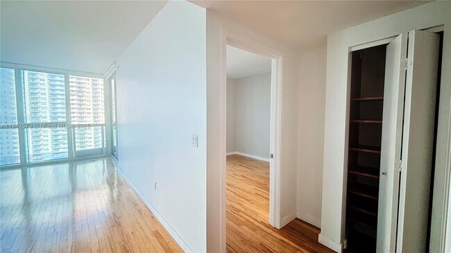 Building Photo - 1331 Brickell Bay Dr