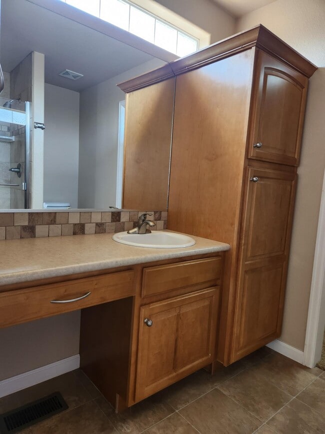 Building Photo - 157 Beacon Way