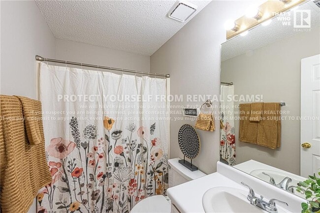 Building Photo - 3206 W Oakfield St
