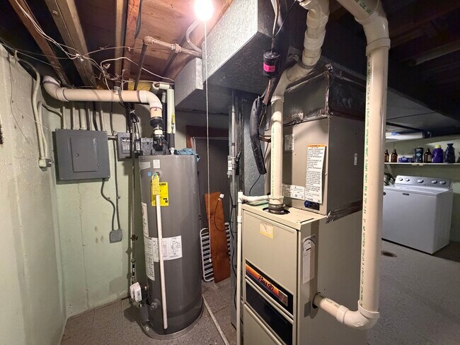 Building Photo - 202 Hickory Rd