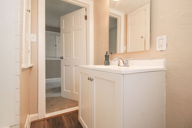 Building Photo - Must See!! Renovated Spacious Single Family House!