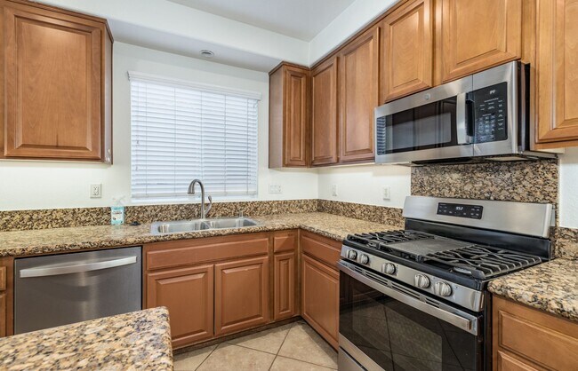 Building Photo - Spacious 3-bedroom with a Loft in Mission ...