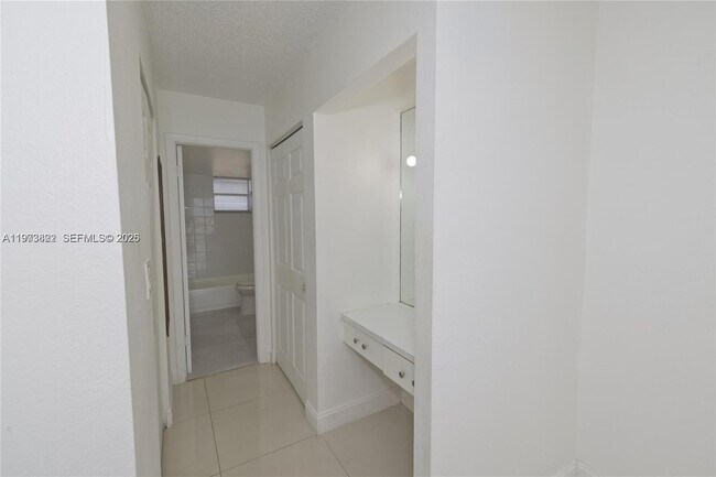 Building Photo - 2903 N Miami Beach Blvd