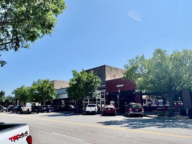 Building Photo - Modern 3BR/2BA Duplex | All Utilities Included | Downtown Edmond