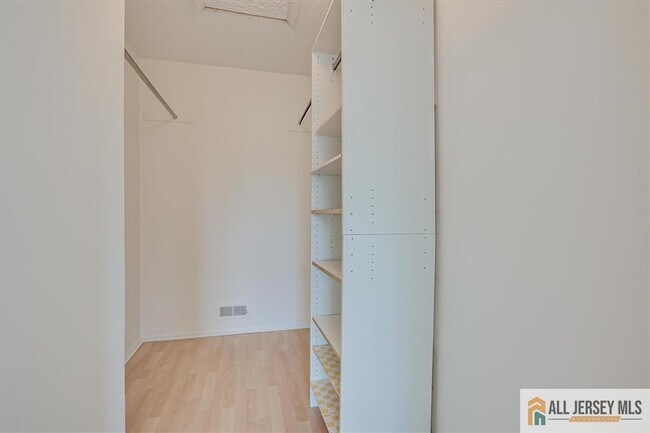 Building Photo - 64 Taylor Dr