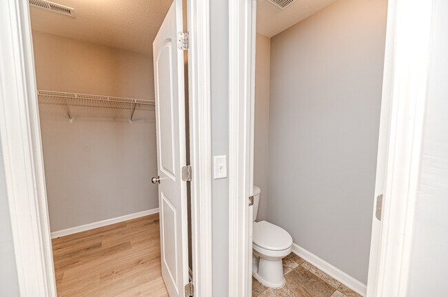 Building Photo - 2441 Westgate Dr
