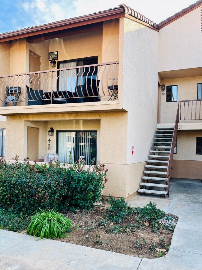 Primary Photo - AMENITIES! Upstairs 1 Bed/ 1 Bath at Villl...