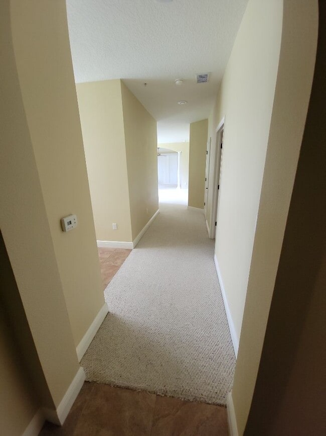 Building Photo - 3 Bedroom / 3 Bathroom - Tidelands