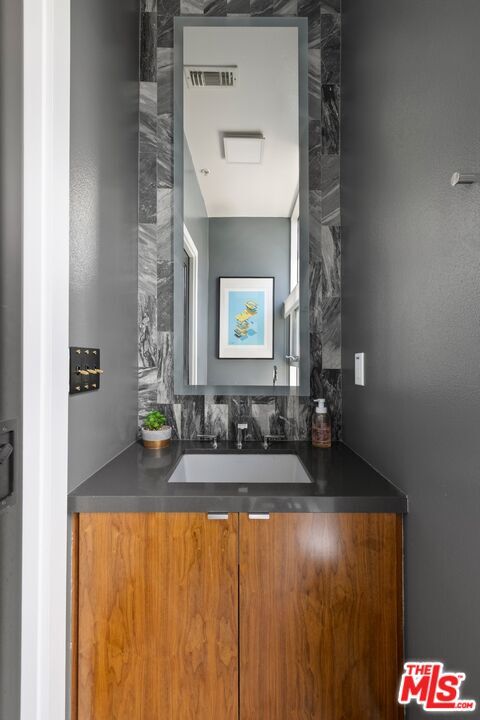 Building Photo - 140 S Gramercy Pl