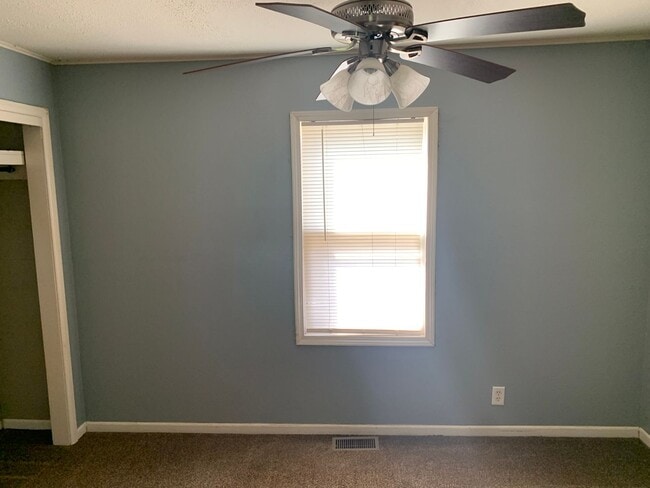 Building Photo - Single family home in Peoria Heights, 2 BR...
