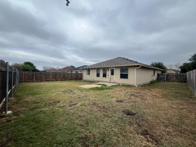 Building Photo - 162 Challenger