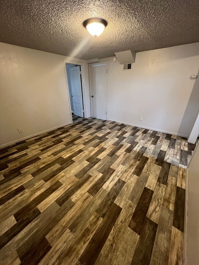 Building Photo - 405 E Watertown St