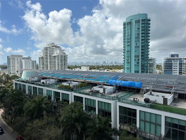 Building Photo - 6039 Collins Ave