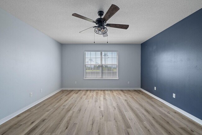 Building Photo - 422 Pristine Water Ln