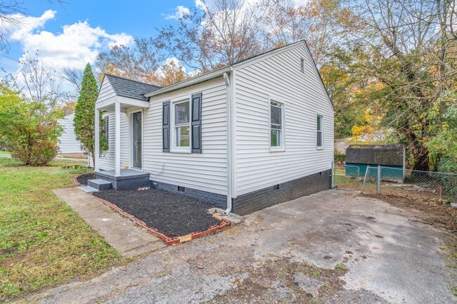 Building Photo - 2324 Greenfield Ln