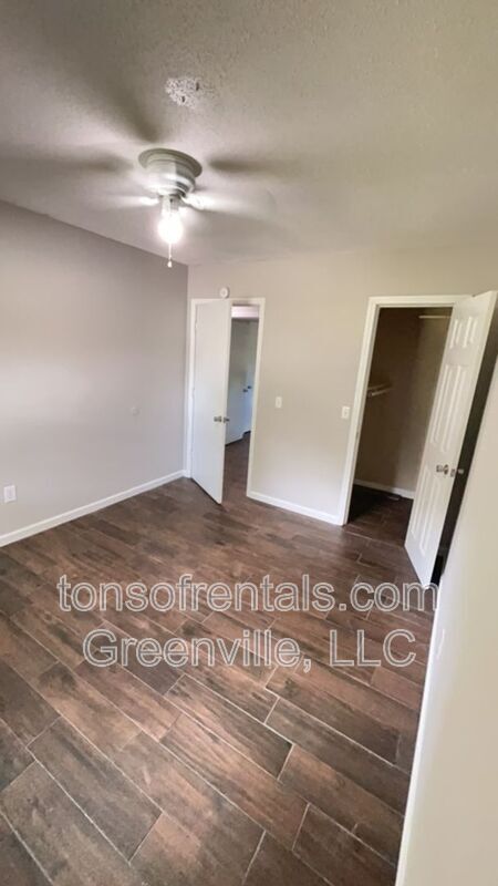 Building Photo - 105 Chuckwood Dr