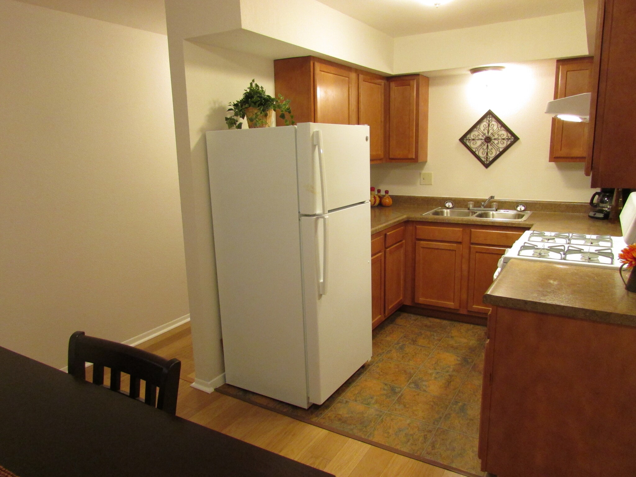 Kitchen - 6522 W Forest Home Ave