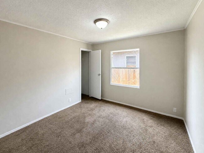 Building Photo - 11919 Kingslake Forest Dr