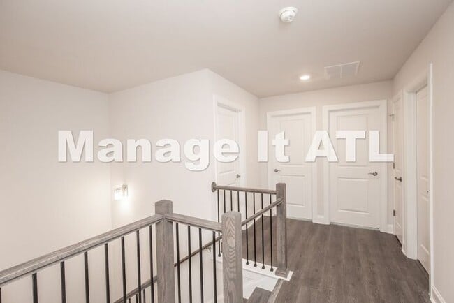 Building Photo - 4 Bedroom Townhome in Chamblee