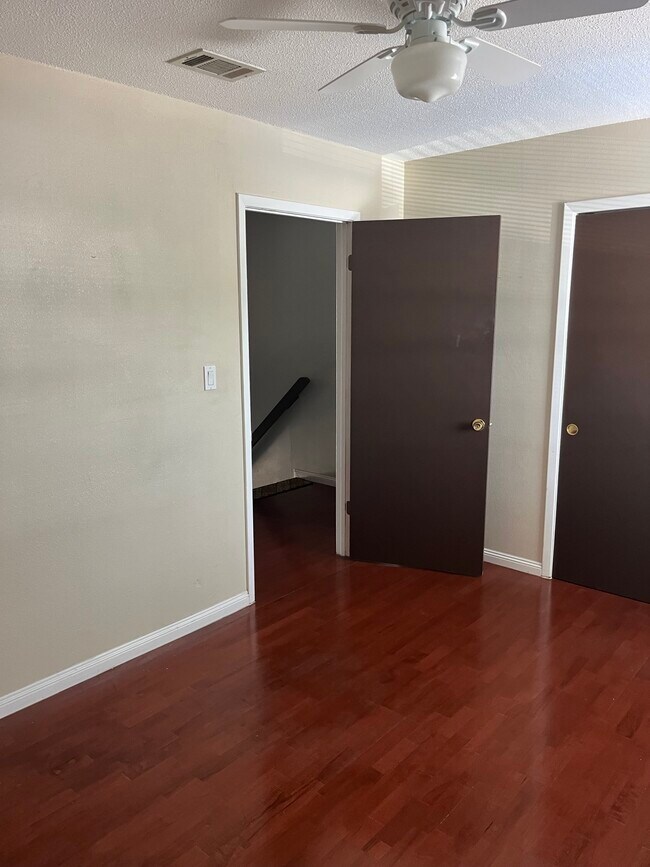 Building Photo - 138 Scottwood Dr SE