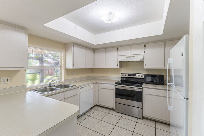 Building Photo - 3/2 Home with Garage Available NOW off Santa Barbara Blvd area