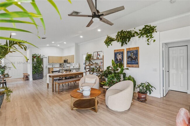 Building Photo - 1416 Canary Island Dr