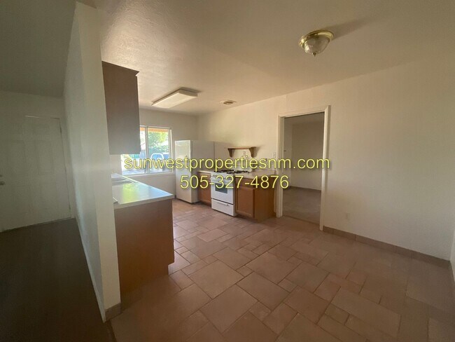 Building Photo - 3011 E Edgecliff Dr