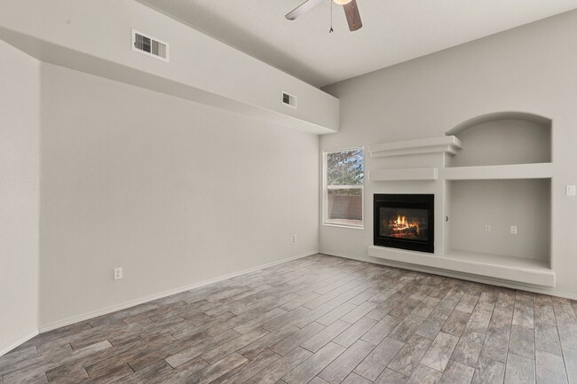 Building Photo - 8416 Magenta Rd NW