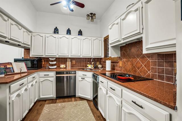 Building Photo - 3216 San Jacinto St