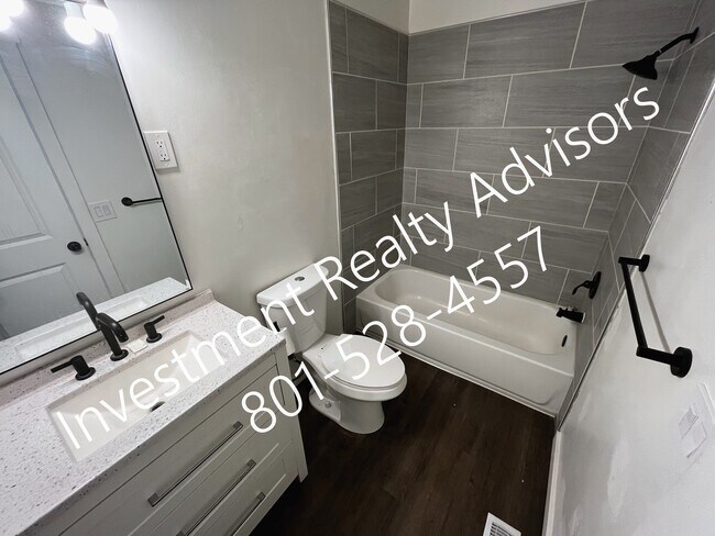 Building Photo - Renovated Unit in Murray!