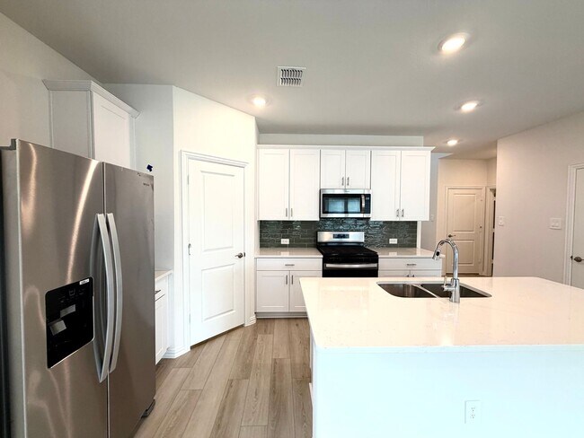 Building Photo - New Construction 5 Bedrooms backs to greenbelt!