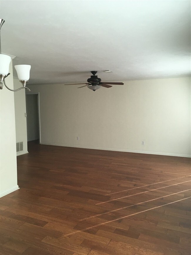 Building Photo - 3818 Leane Dr
