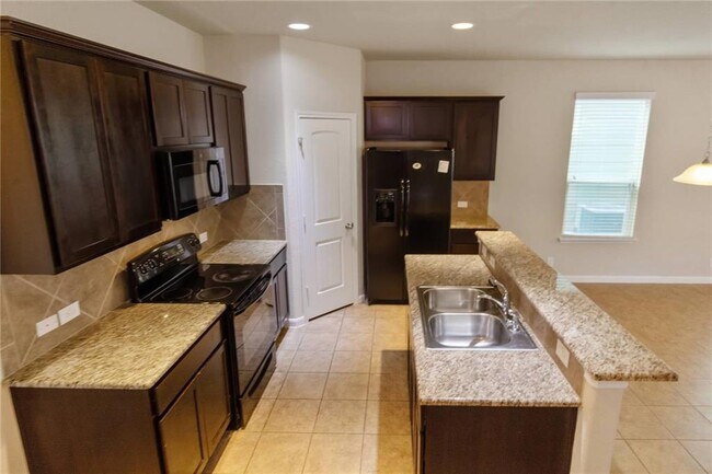 Building Photo - 929 Alamo Plaza Dr