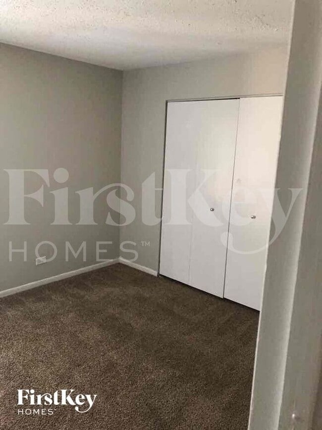 Building Photo - 30W118 Maplewood Dr